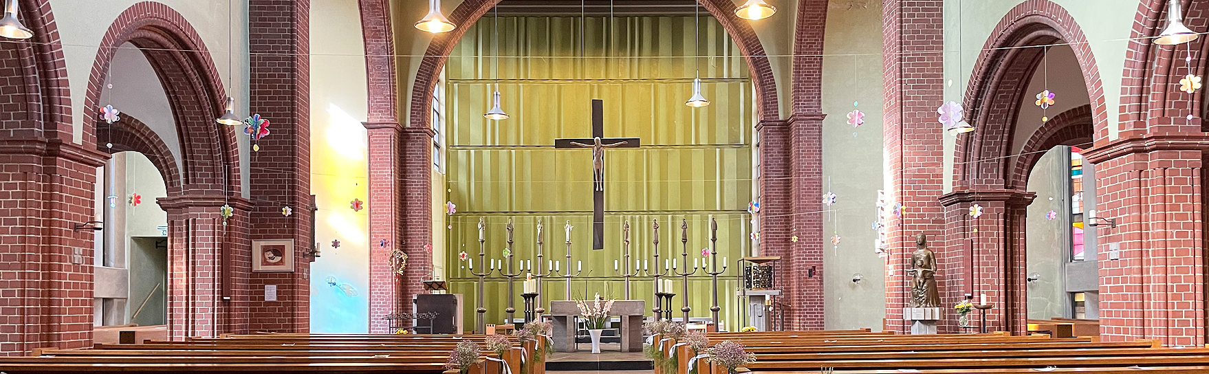 Kircheninnenraum der Pfarrei St. Bonifatius Wilhelmsburg Hamburg