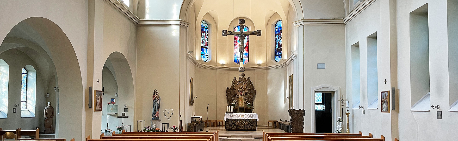 Kircheninnenraum der Pfarrei St. Franz Joseph Hamburg-Harburg
