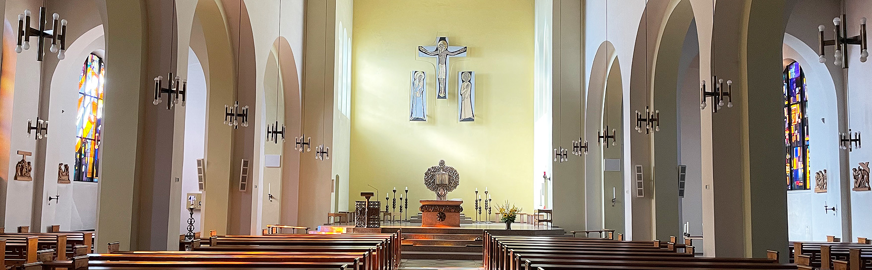 Kircheninnenraum der Pfarrei St. Maria Hamburg-Harburg