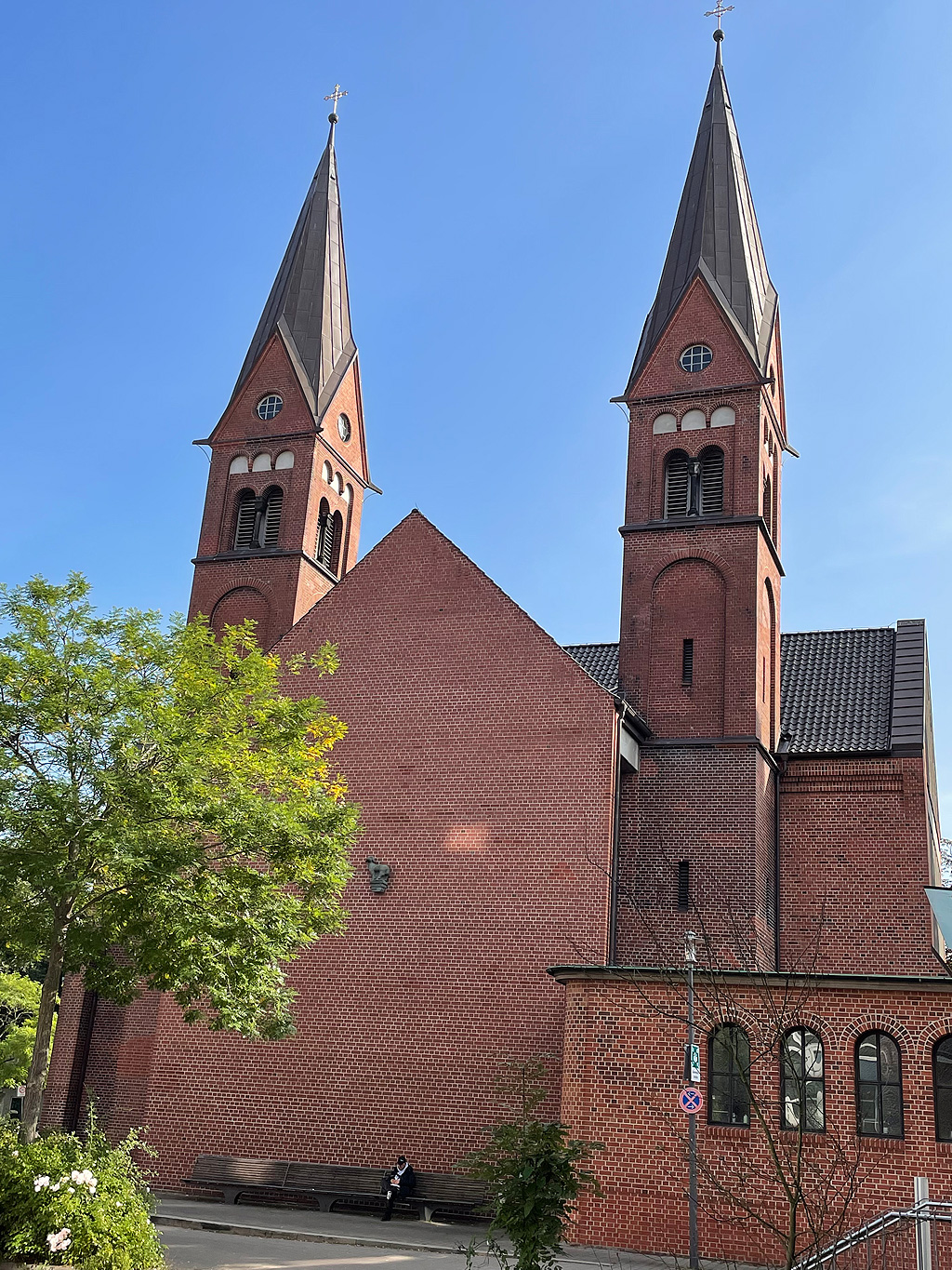 Außenaufnahme Kirche der Pfarrei St. Bonifatius Wilhelmsburg Hamburg