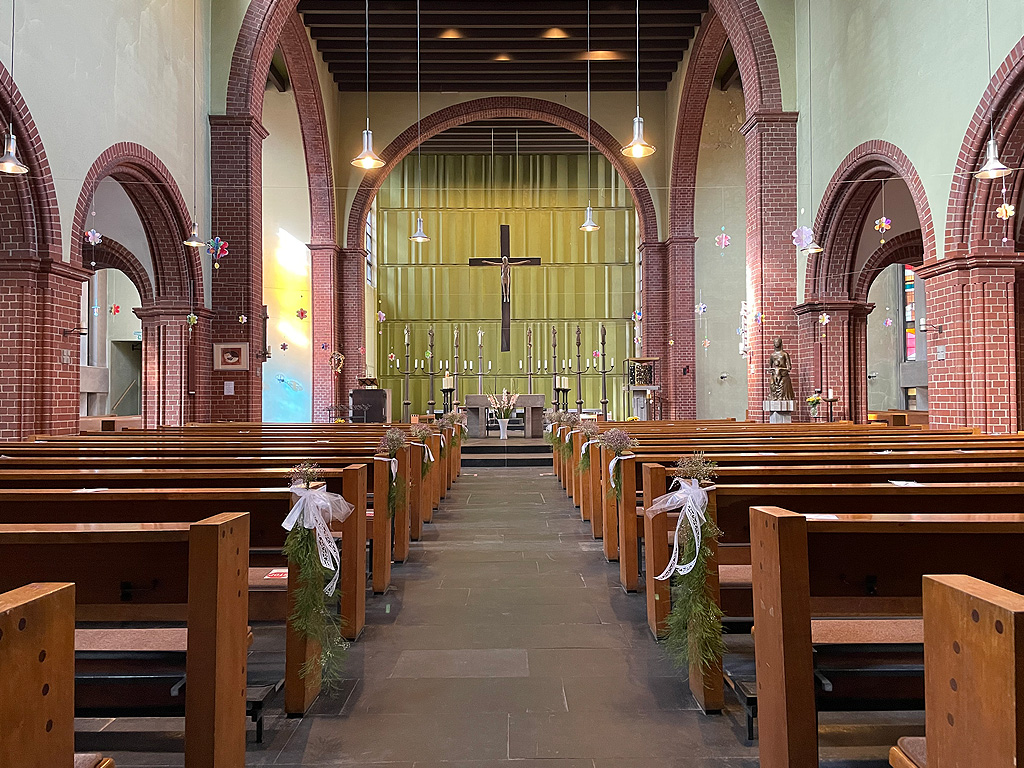 Kircheninnenraum der Pfarrei St. Bonifatius Wilhelmsburg Hamburg